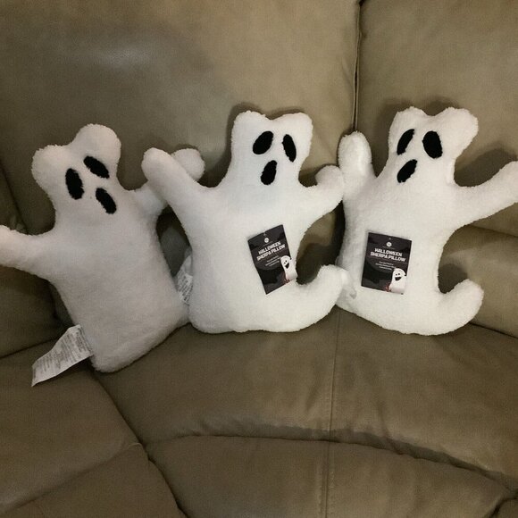 Huntington Halloween Ghost Shaped Set Of 3 Sherpa Cozy Pillows. New With Tags - Picture 2 of 4
